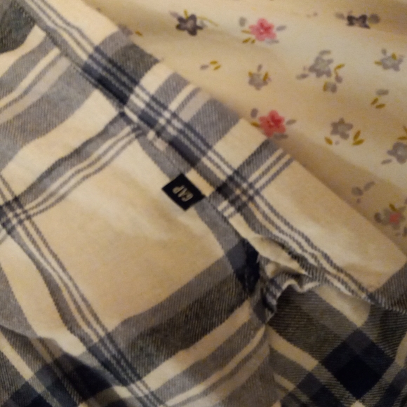 Gap sz M plaid button down shirt - Picture 3 of 4
